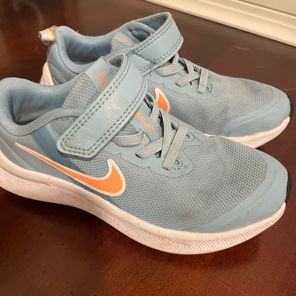 Girls Nike Star Runner sneakers in aqua blue in size 13